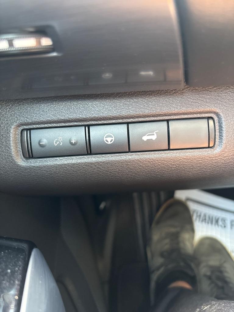 Nissan Pathfinder SL 2WD 2022