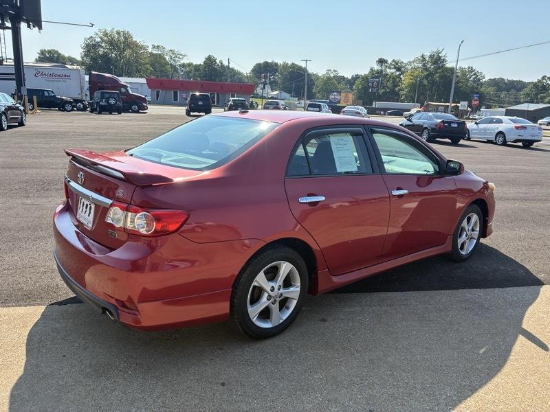 Toyota Corolla S 5-Speed MT 2012