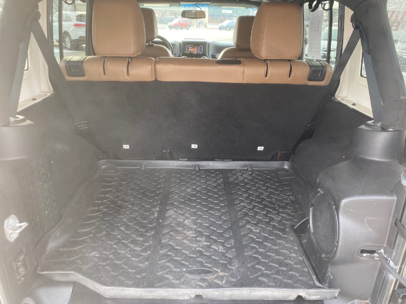 Jeep Wrangler Unlimited Sahara 4WD 2014