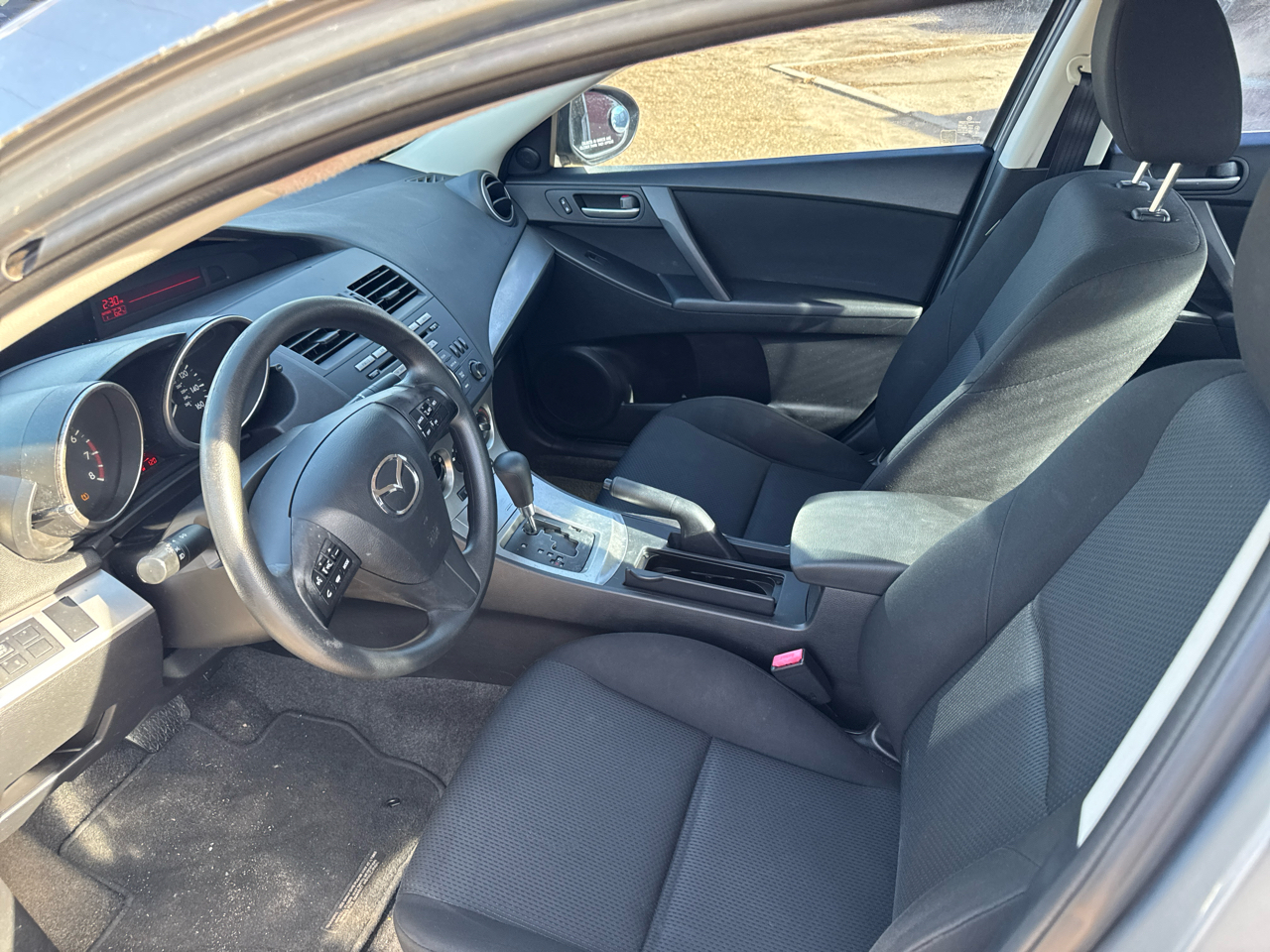 Mazda MAZDA3 i Touring 4-door 2011