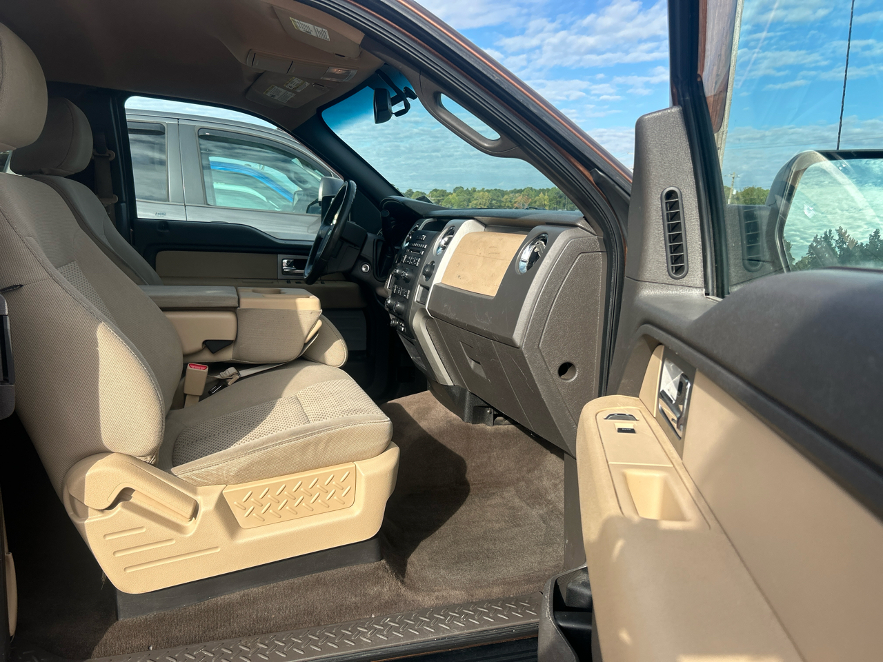 Ford F-150 XL SuperCab 8-ft. Bed 2WD 2011 Ford F-150 XL SuperCab 8-ft. Bed 2WD 2011