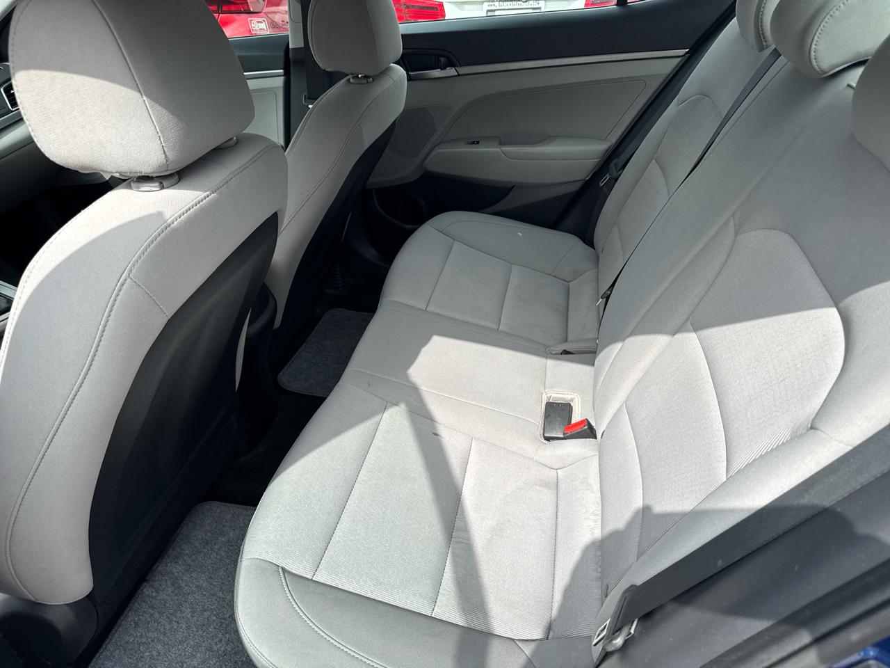 Hyundai Elantra SE 6AT 2018