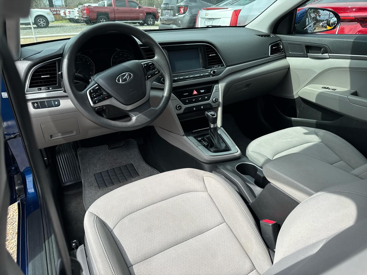 Hyundai Elantra SE 6AT 2018