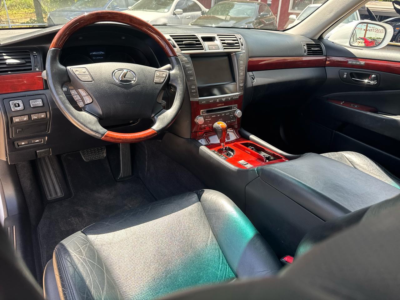 Lexus LS 460 Luxury Sedan 2012