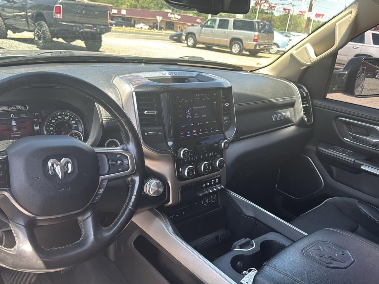 RAM 1500 Laramie Crew Cab SWB 4WD 2019