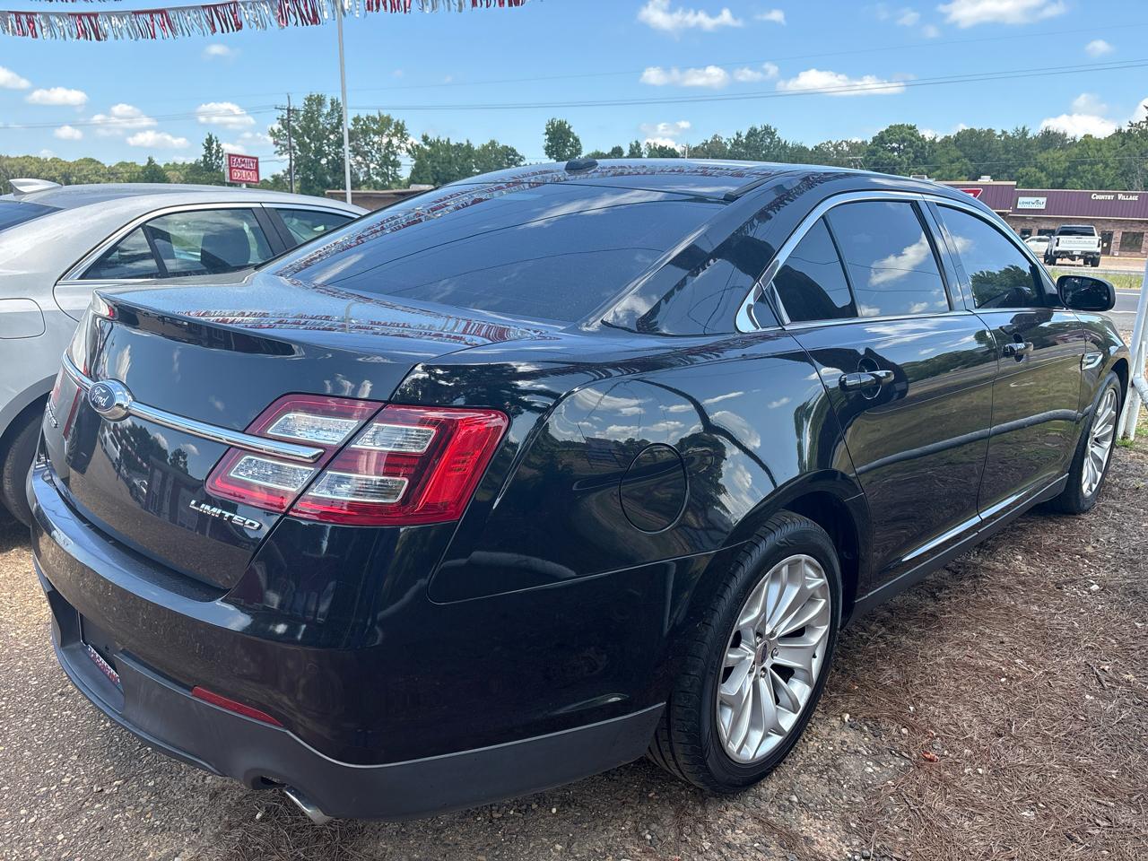 Ford Taurus Limited FWD 2019