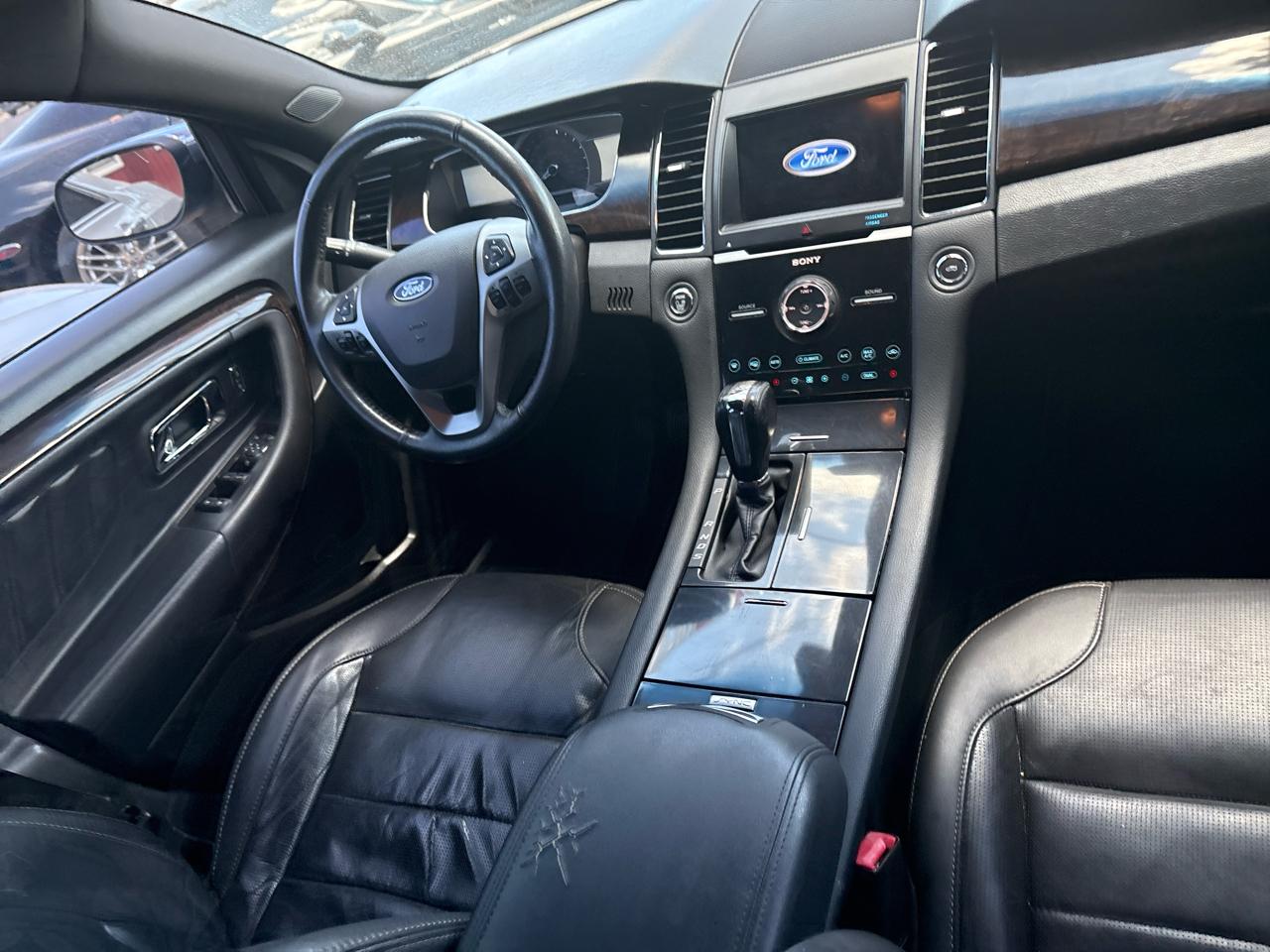 Ford Taurus Limited FWD 2019