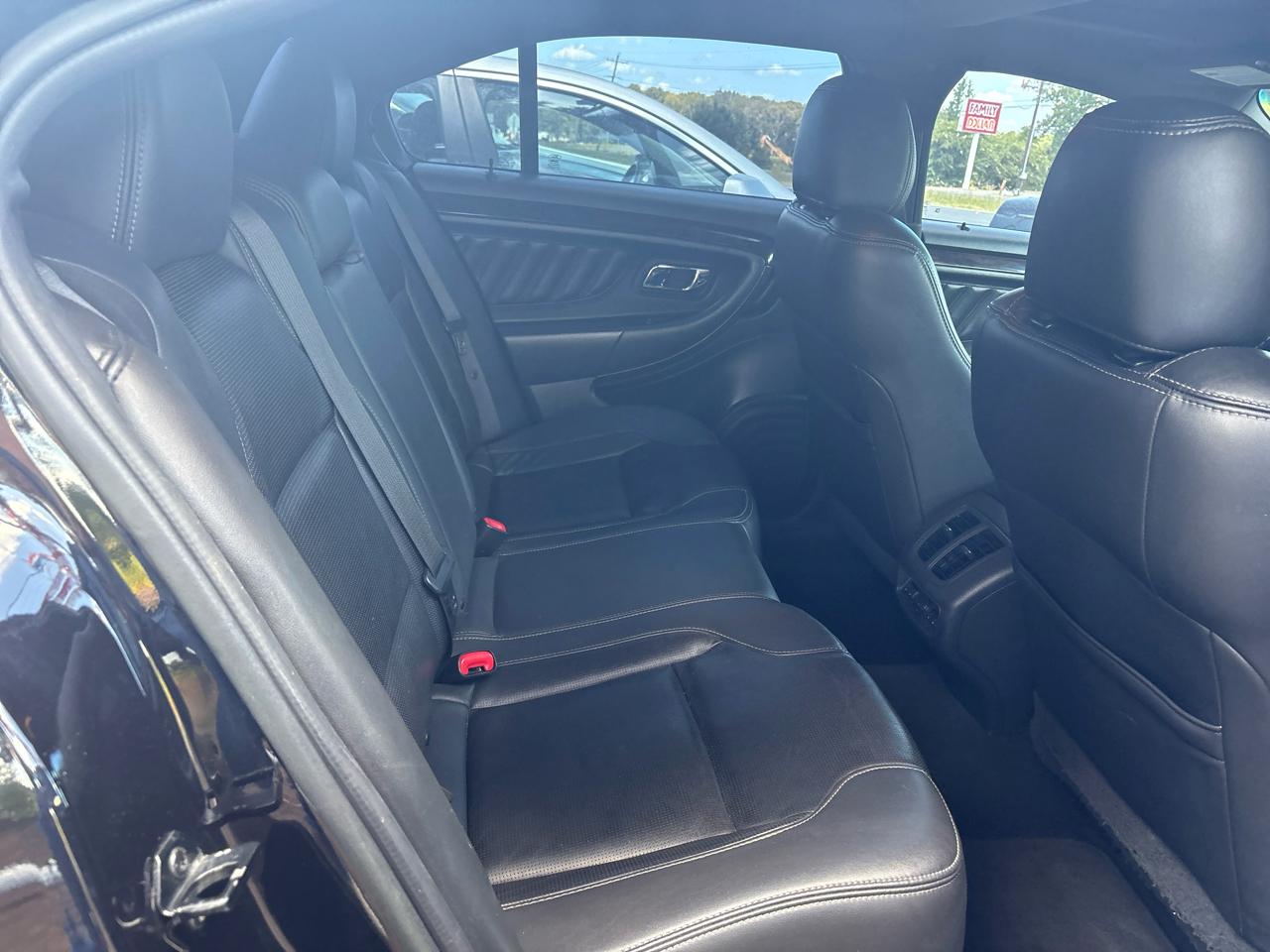 Ford Taurus Limited FWD 2019