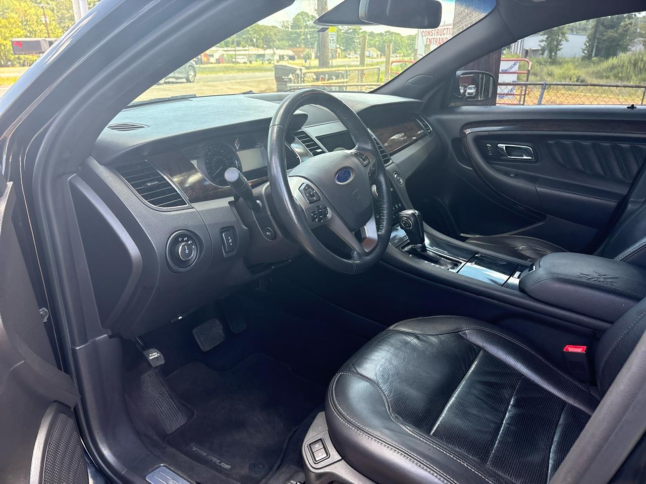 Ford Taurus Limited FWD 2019