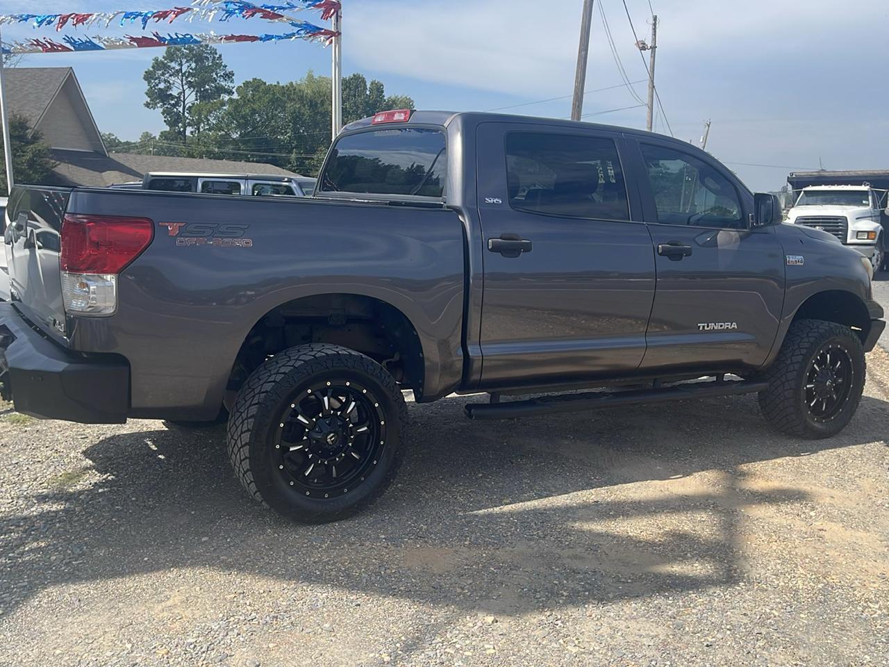 Toyota Tundra Tundra-Grade CrewMax 5.7L FFV 4WD 2013