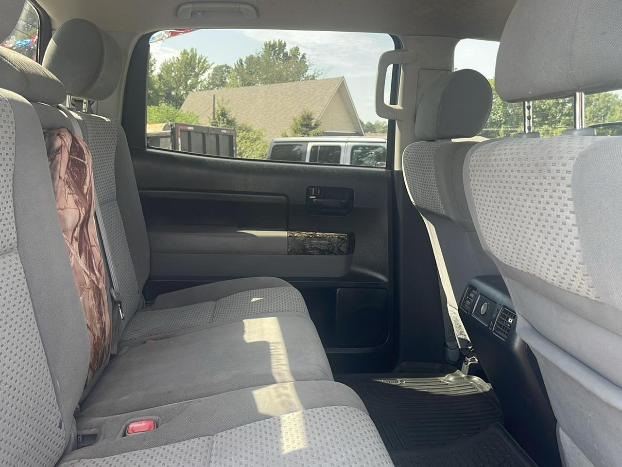 Toyota Tundra Tundra-Grade CrewMax 5.7L FFV 4WD 2013
