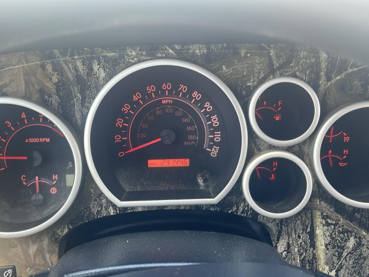 Toyota Tundra Tundra-Grade CrewMax 5.7L FFV 4WD 2013