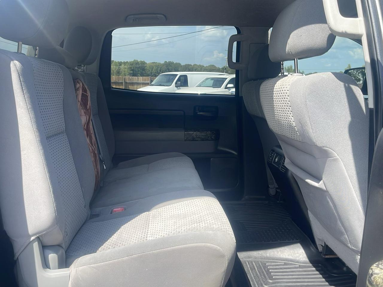 Toyota Tundra Tundra-Grade CrewMax 5.7L FFV 4WD 2013