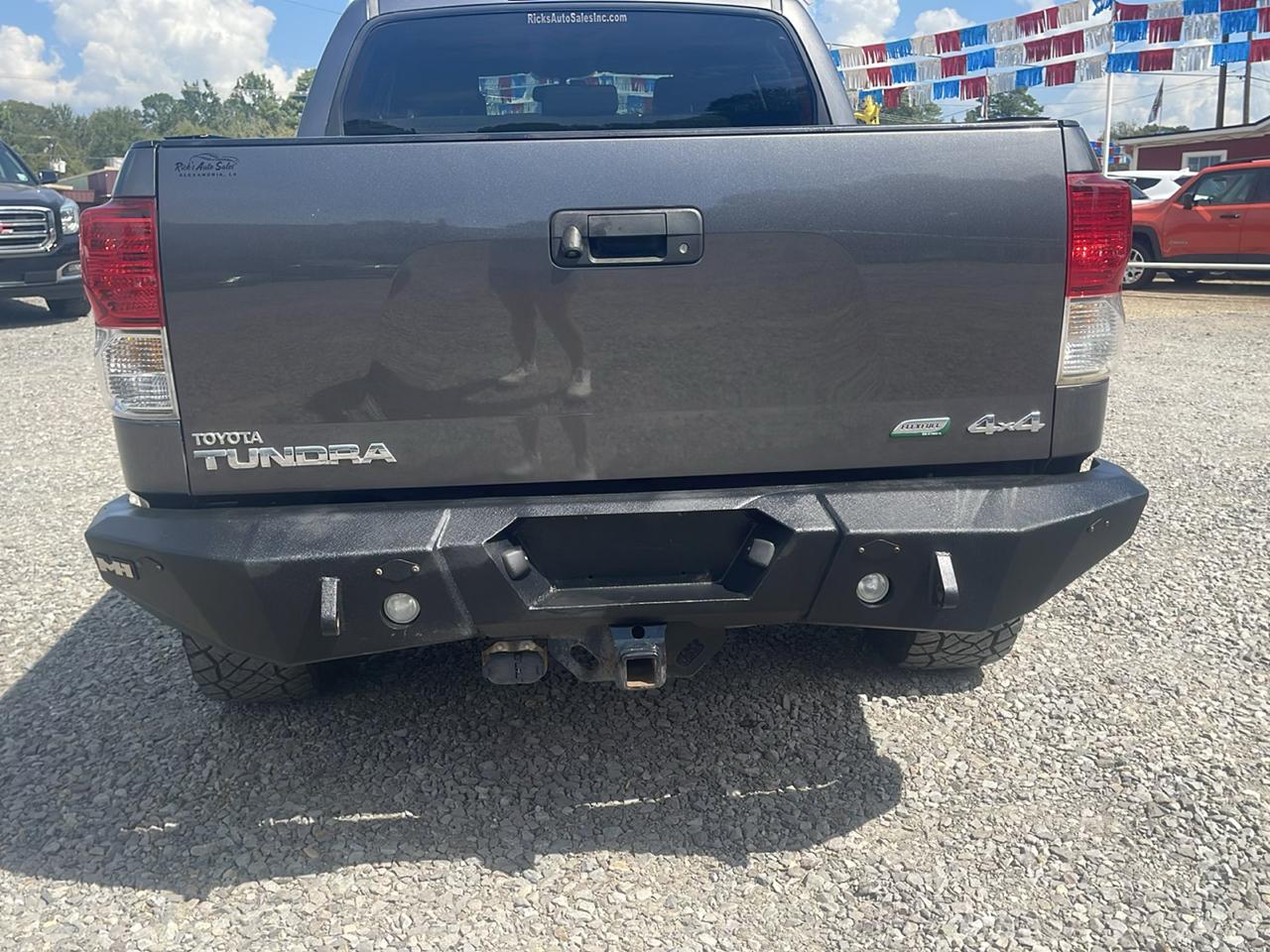 Toyota Tundra Tundra-Grade CrewMax 5.7L FFV 4WD 2013