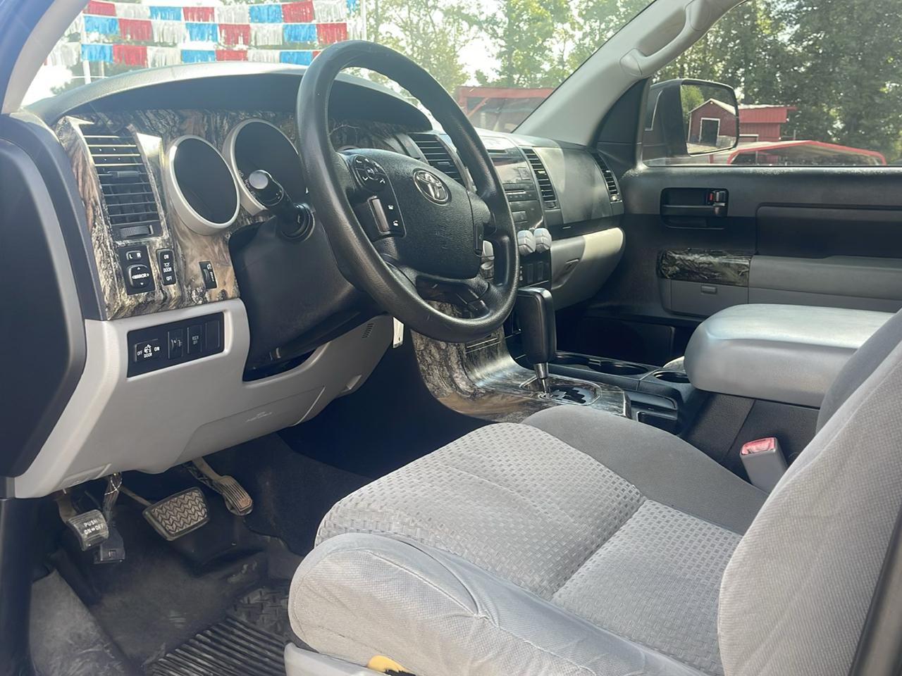 Toyota Tundra Tundra-Grade CrewMax 5.7L FFV 4WD 2013