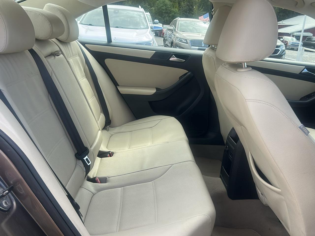 Volkswagen Jetta SE 2012