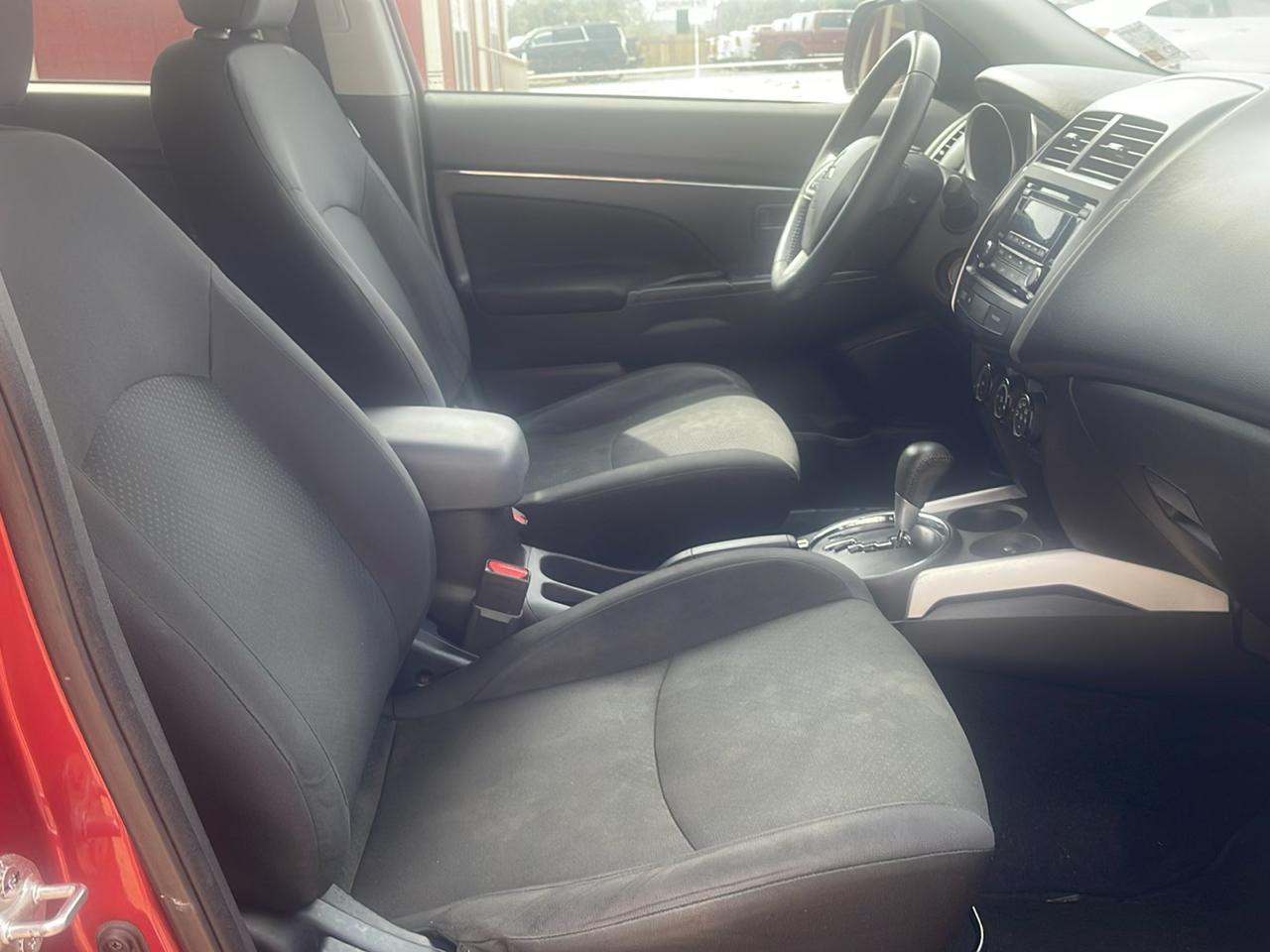 Mitsubishi Outlander Sport ES 2WD 2014