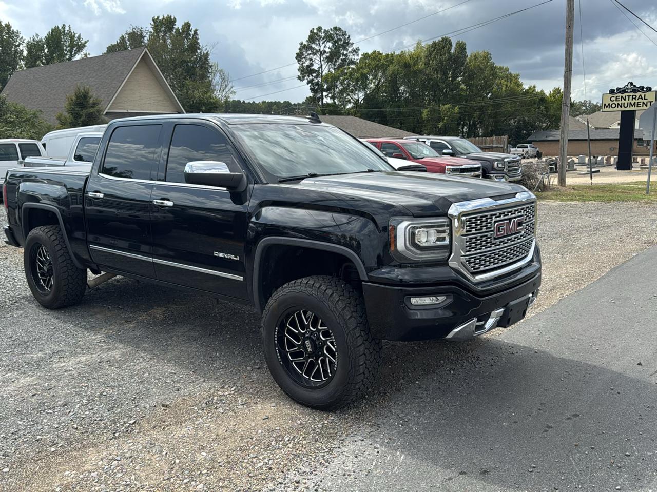 GMC Sierra 1500 4WD Crew Cab 143.5" Denali 2018