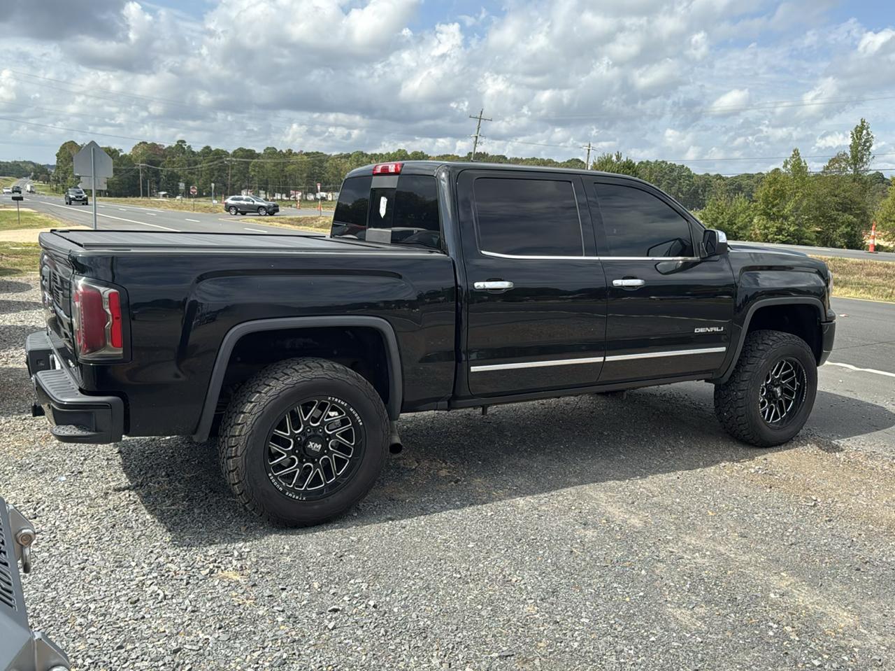 GMC Sierra 1500 4WD Crew Cab 143.5" Denali 2018