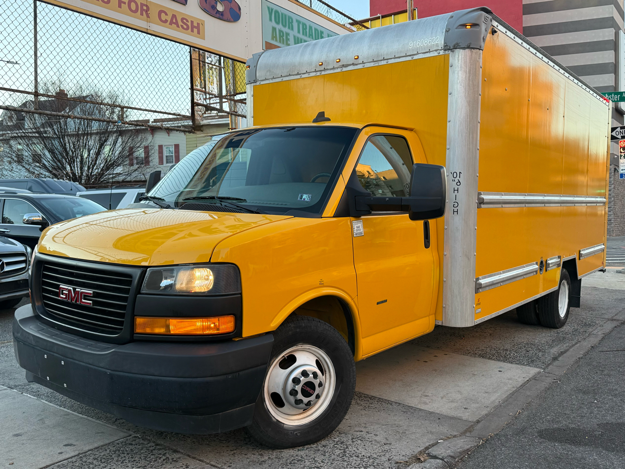 2018 GMC Savana Commercial Cutaway 3500 Van 177"