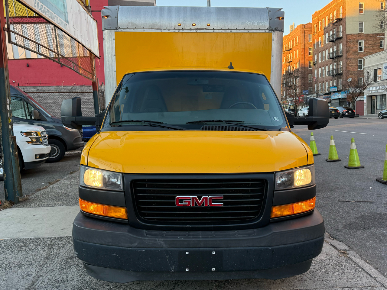 2018 Gmc Savana Cutaway 3500 photo 2