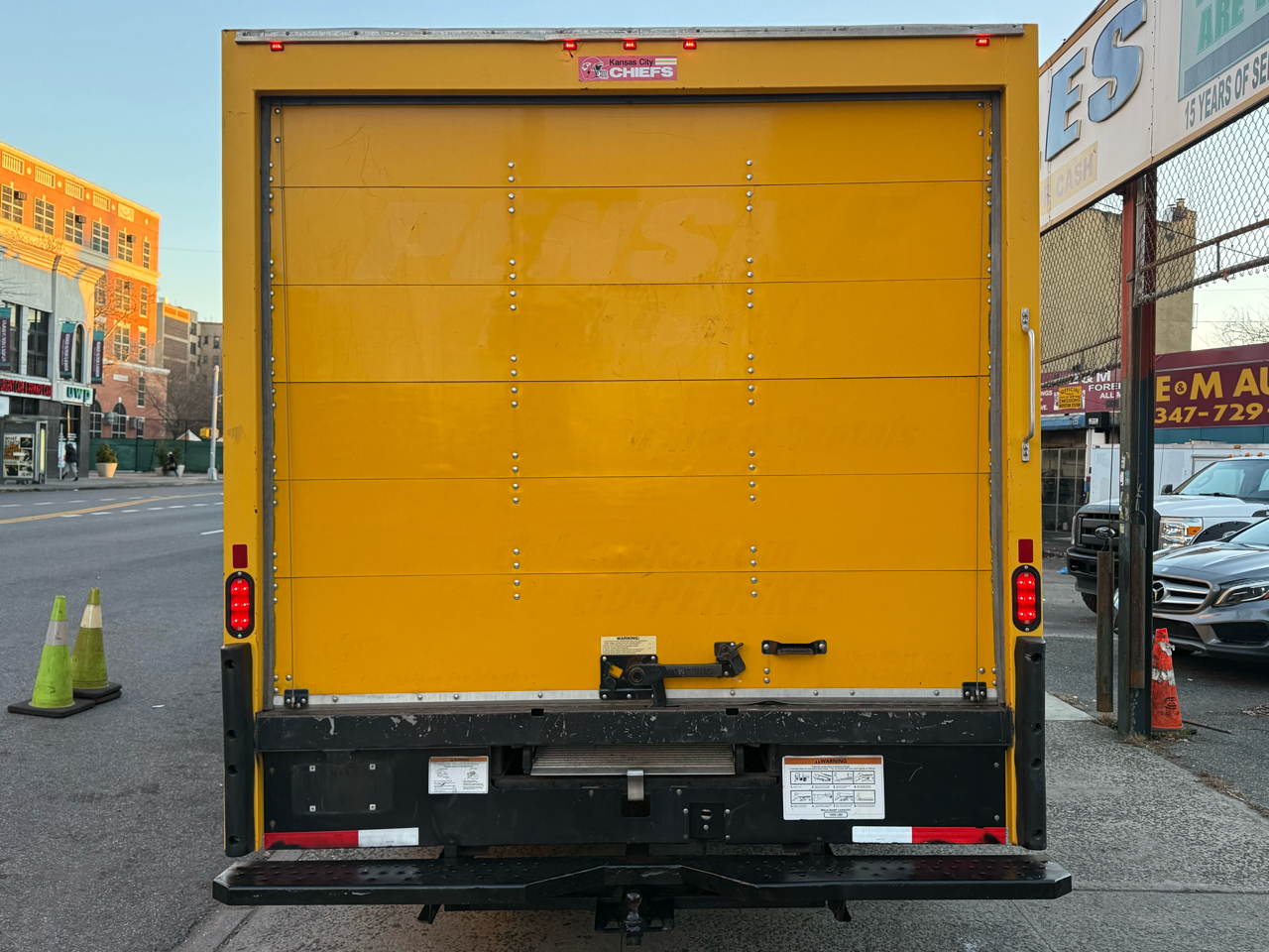 GMC Savana Commercial Cutaway 3500 Van 177" 2018