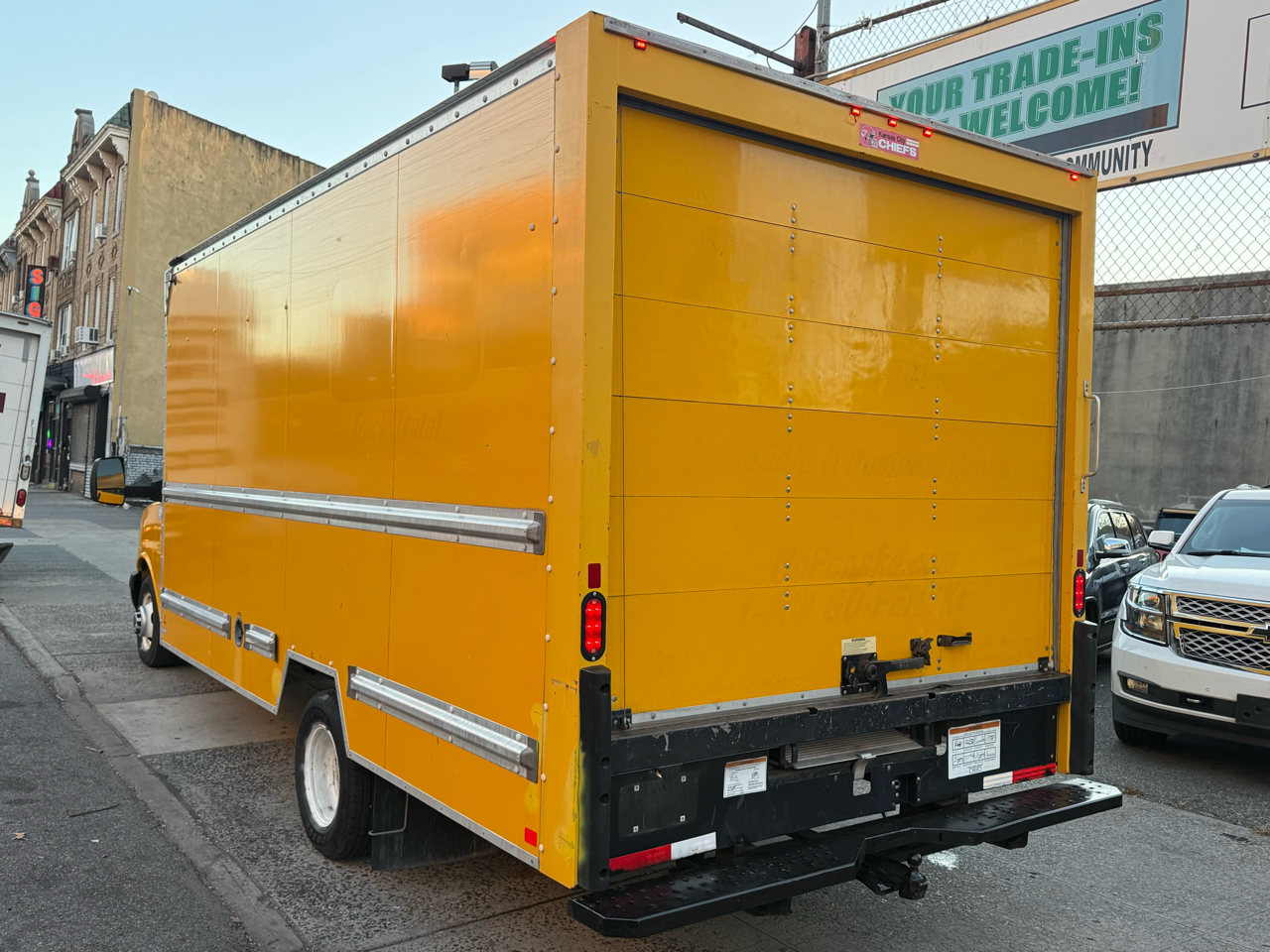 GMC Savana Commercial Cutaway 3500 Van 177" 2018