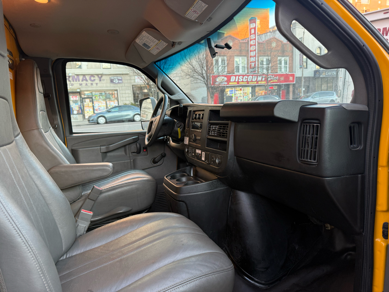 GMC Savana Commercial Cutaway 3500 Van 177" 2018