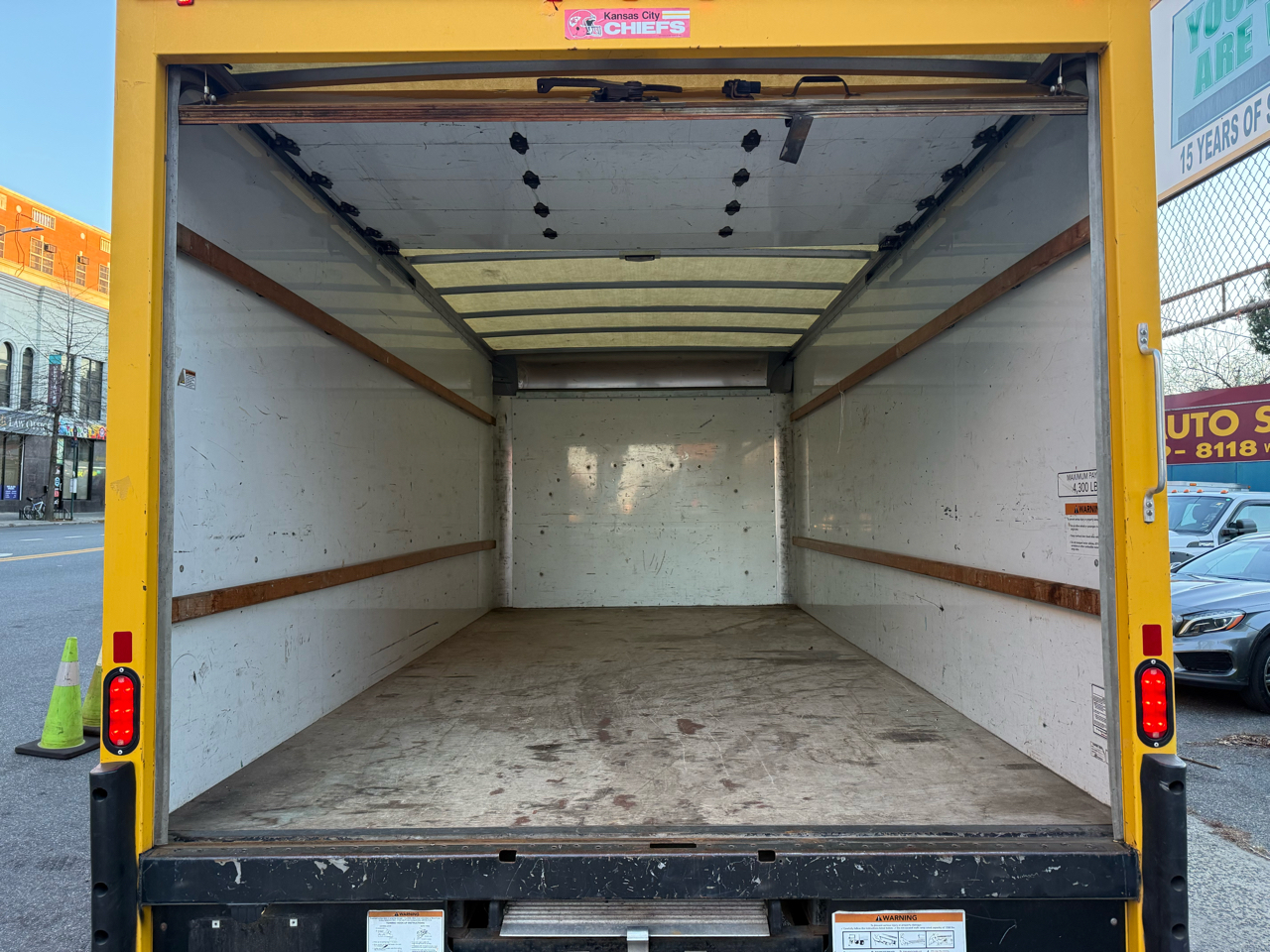 GMC Savana Commercial Cutaway 3500 Van 177" 2018