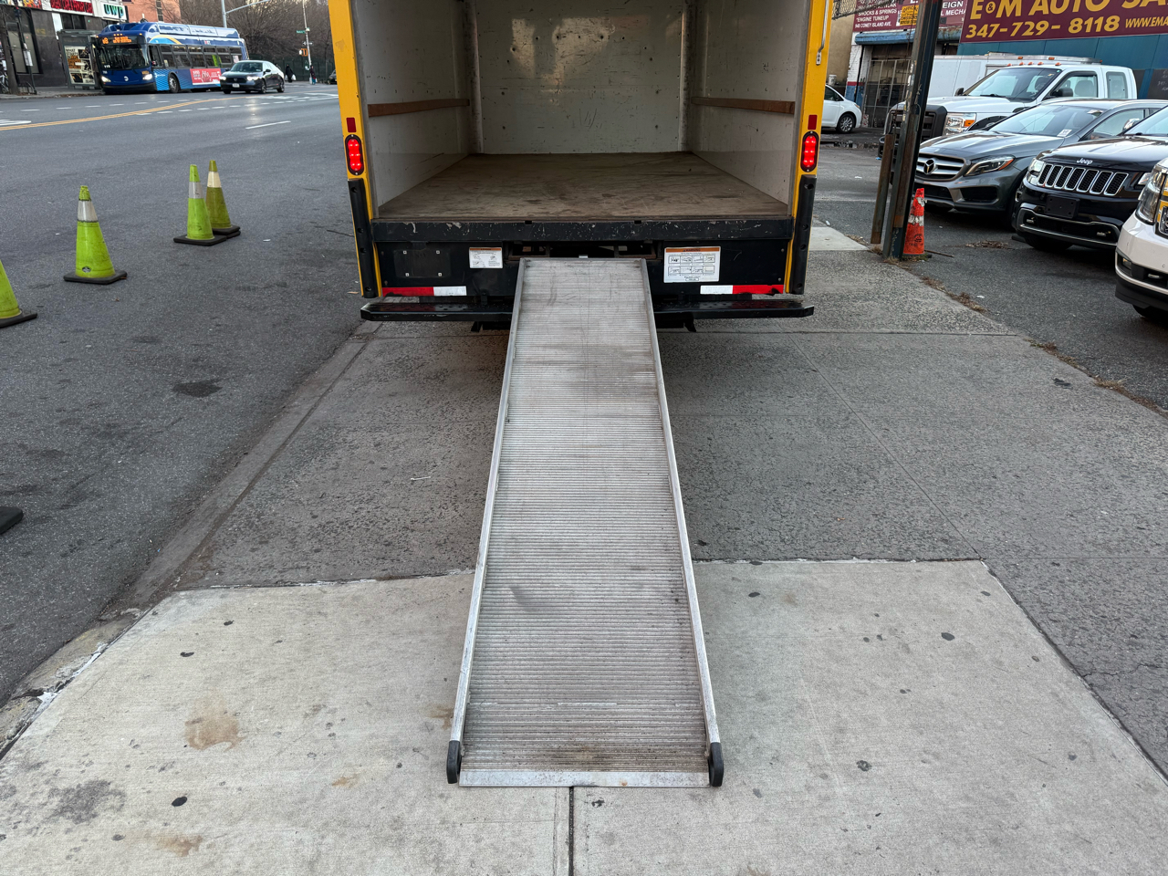 GMC Savana Commercial Cutaway 3500 Van 177" 2018