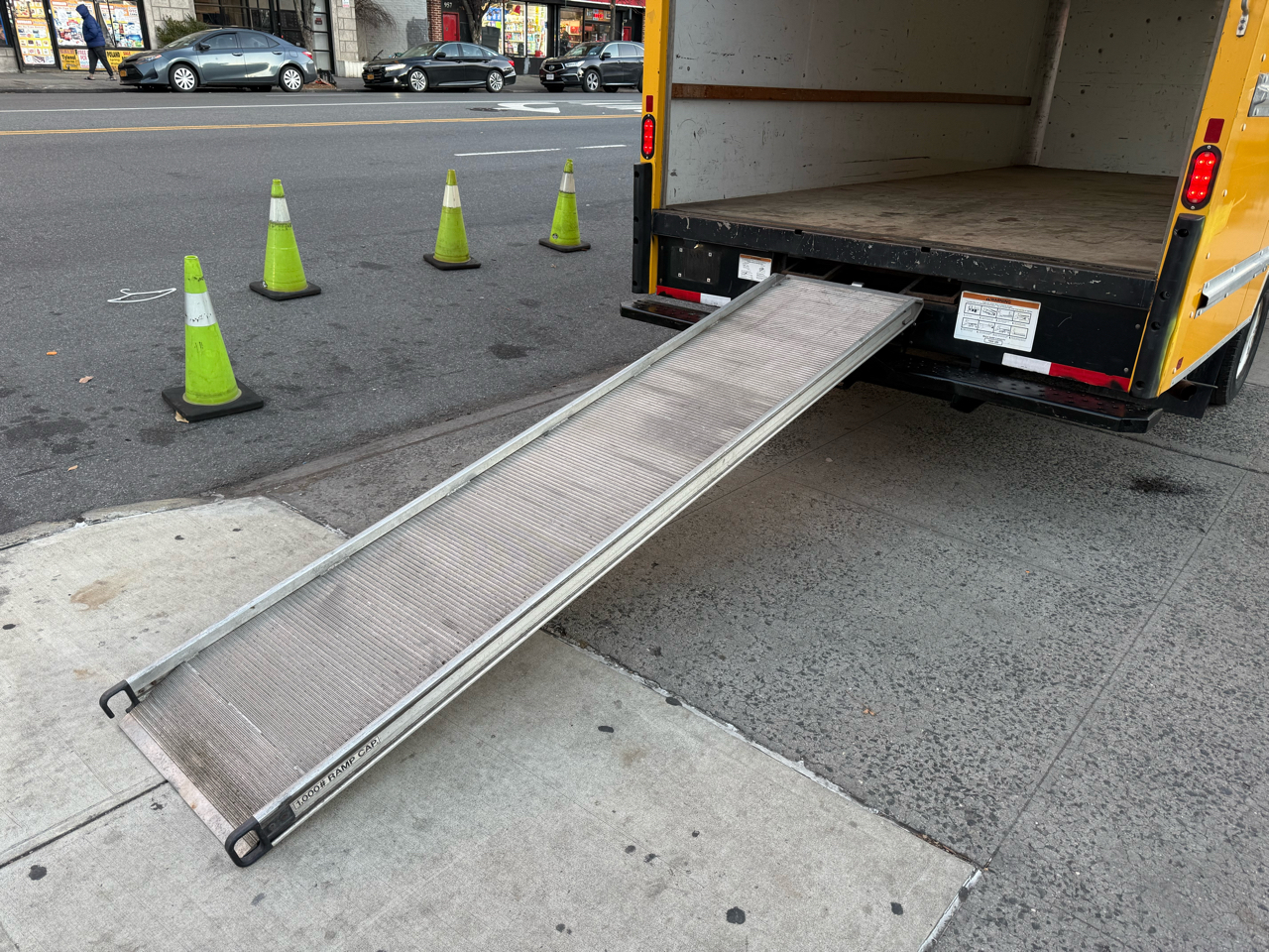 GMC Savana Commercial Cutaway 3500 Van 177" 2018