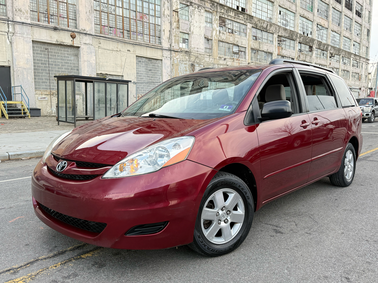 2010 Toyota Sienna 5dr 7-Pass Van CE FWD (Natl)
