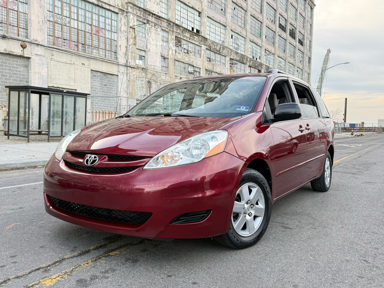 Toyota Sienna 5dr 7-Pass Van CE FWD (Natl) 2010