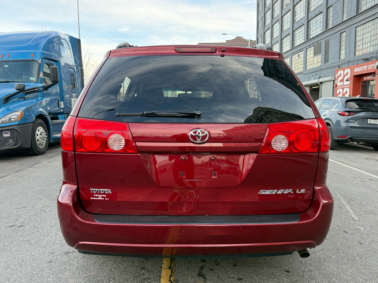 Toyota Sienna 5dr 7-Pass Van CE FWD (Natl) 2010