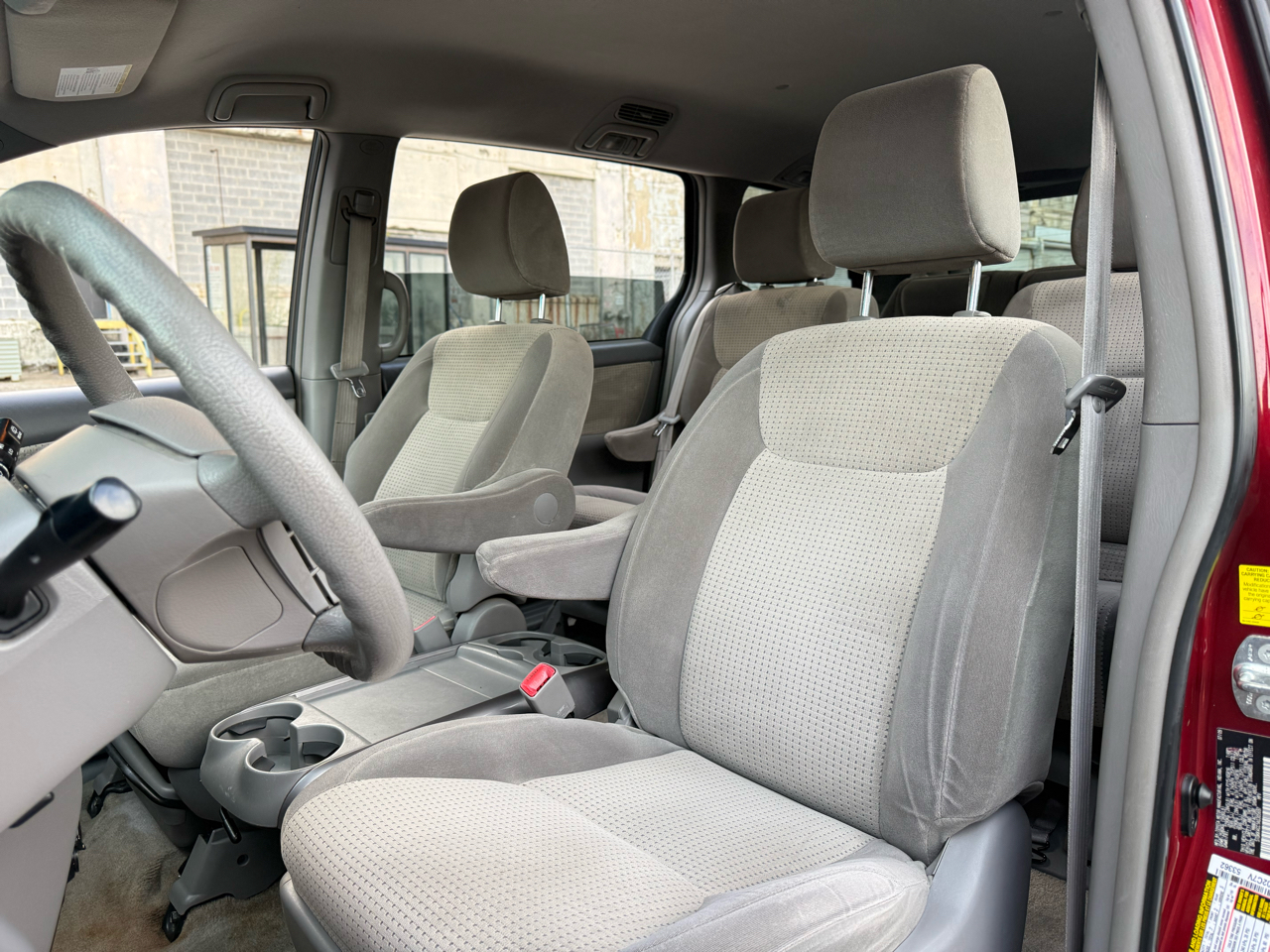 Toyota Sienna 5dr 7-Pass Van CE FWD (Natl) 2010