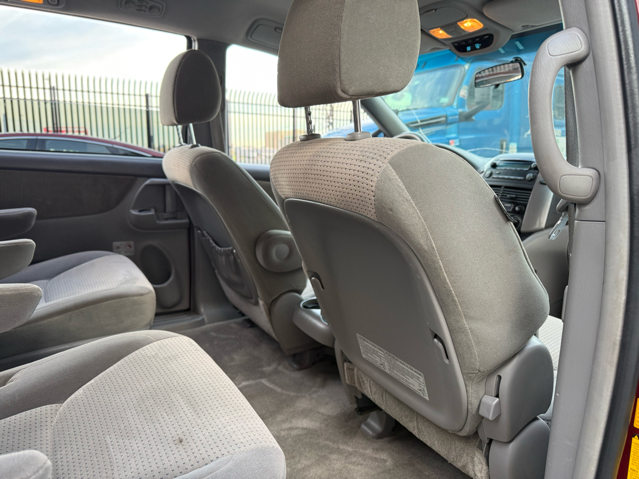 Toyota Sienna 5dr 7-Pass Van CE FWD (Natl) 2010