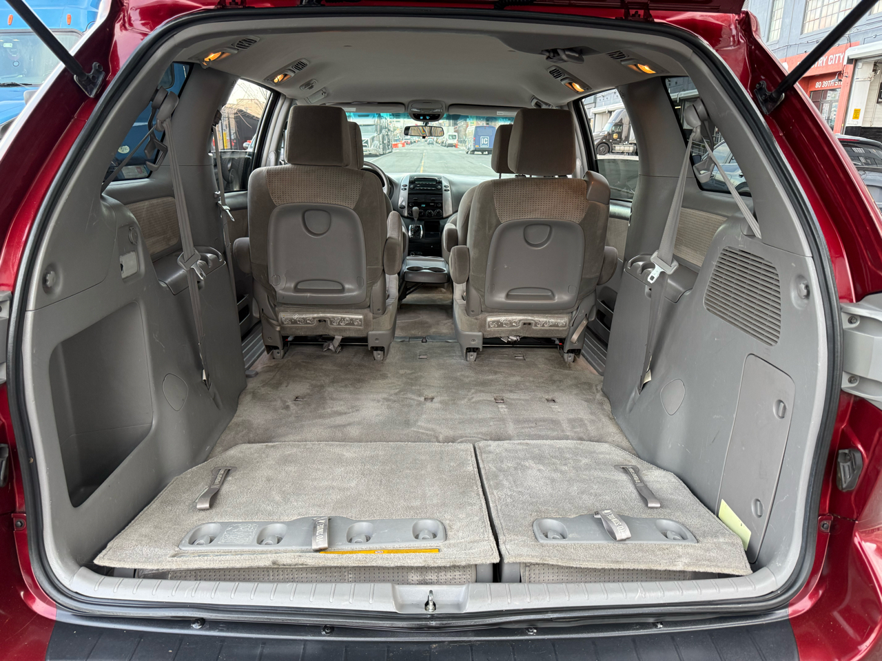 Toyota Sienna 5dr 7-Pass Van CE FWD (Natl) 2010