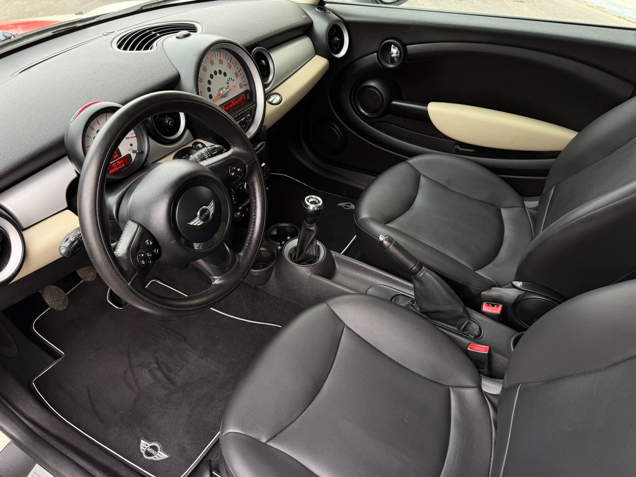 MINI Cooper Hardtop 2dr Cpe 2012