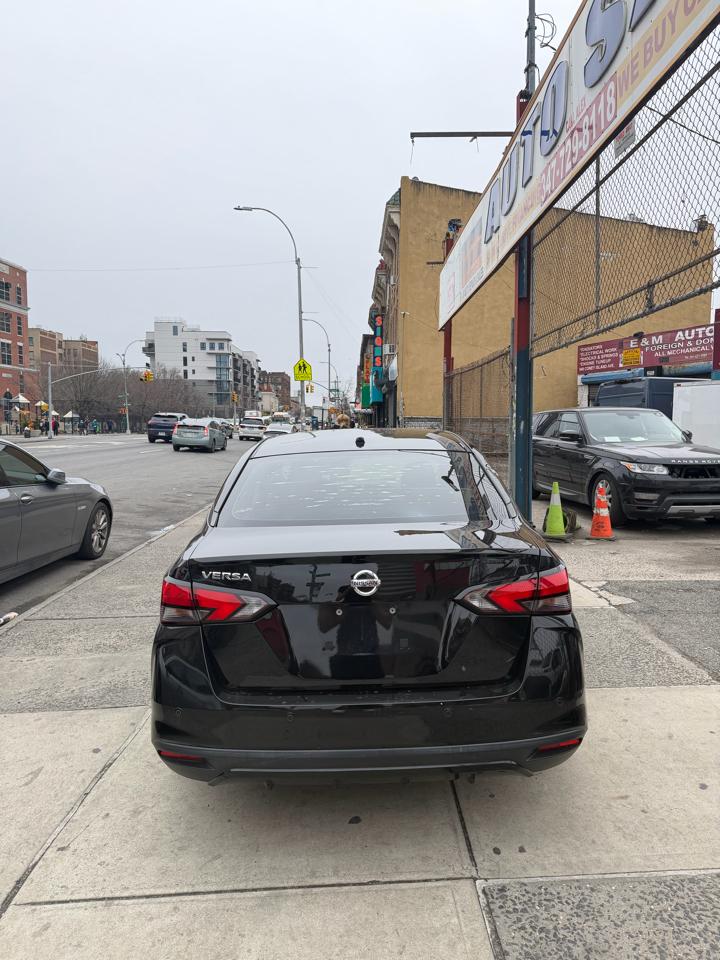 Nissan Versa S CVT 2021