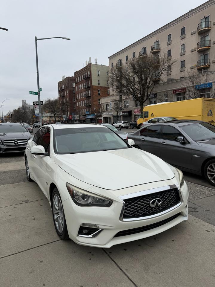 Infiniti Q50 3.0t LUXE RWD 2018