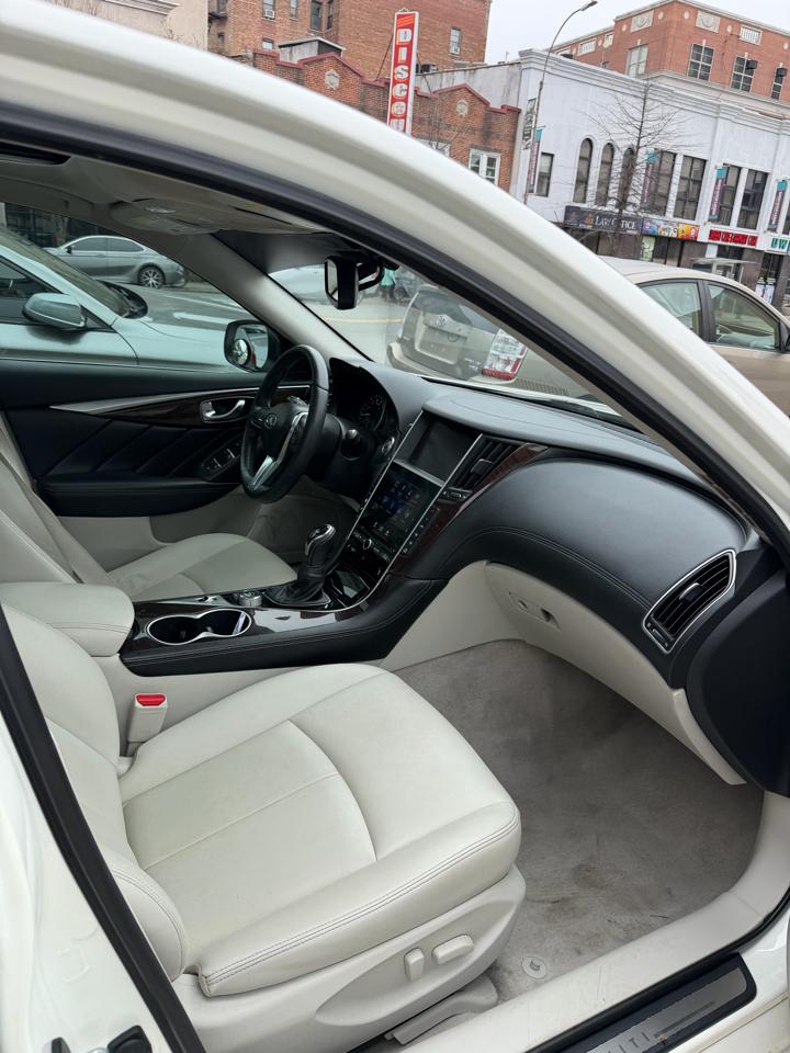 Infiniti Q50 3.0t LUXE RWD 2018