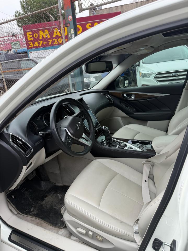 Infiniti Q50 3.0t LUXE RWD 2018