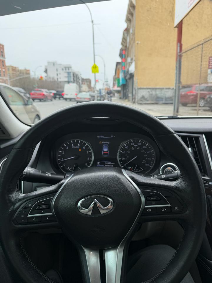 Infiniti Q50 3.0t LUXE RWD 2018