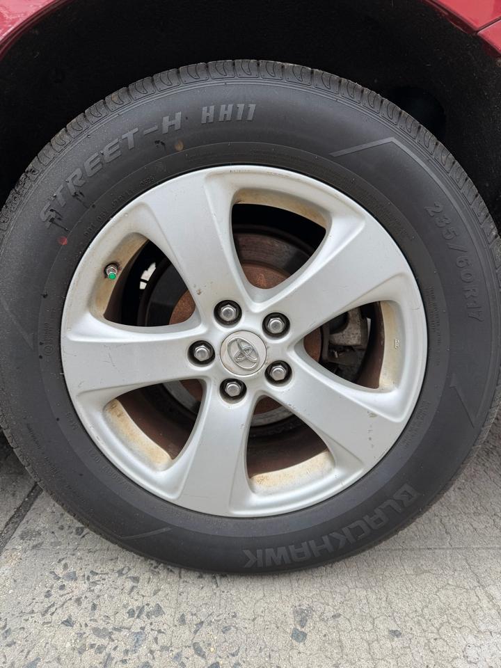 Toyota Sienna 4dr CE 8-Passenger 2011