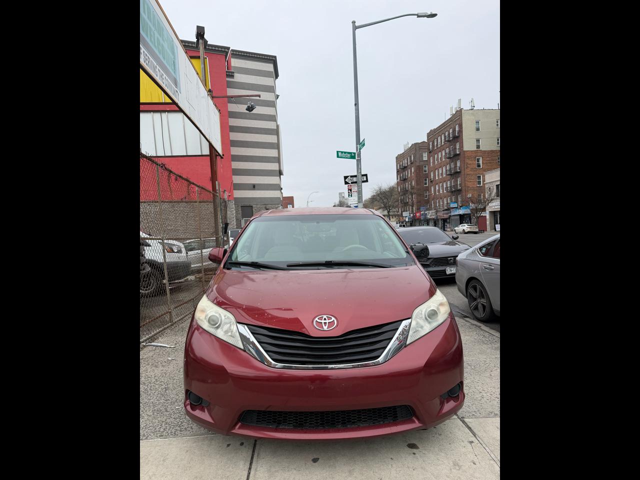 2011 Toyota Sienna 4dr CE 8-Passenger