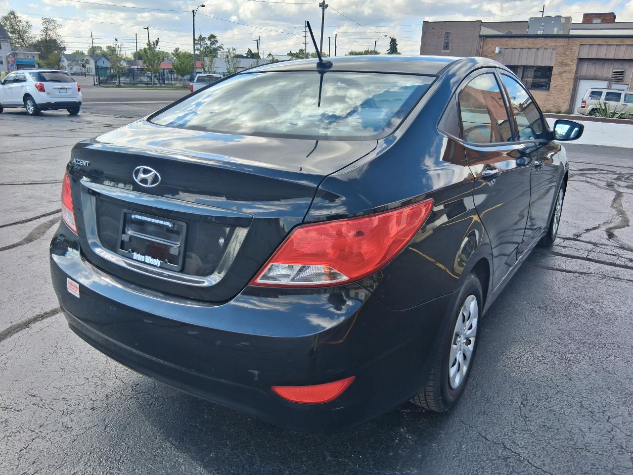 Hyundai Accent GLS 4-Door 6A 2015