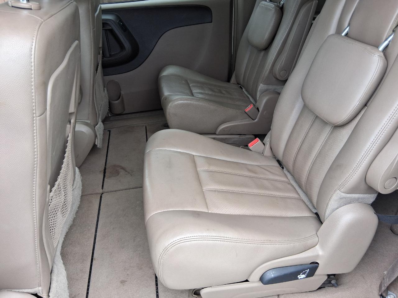 Chrysler Town & Country Touring 2012