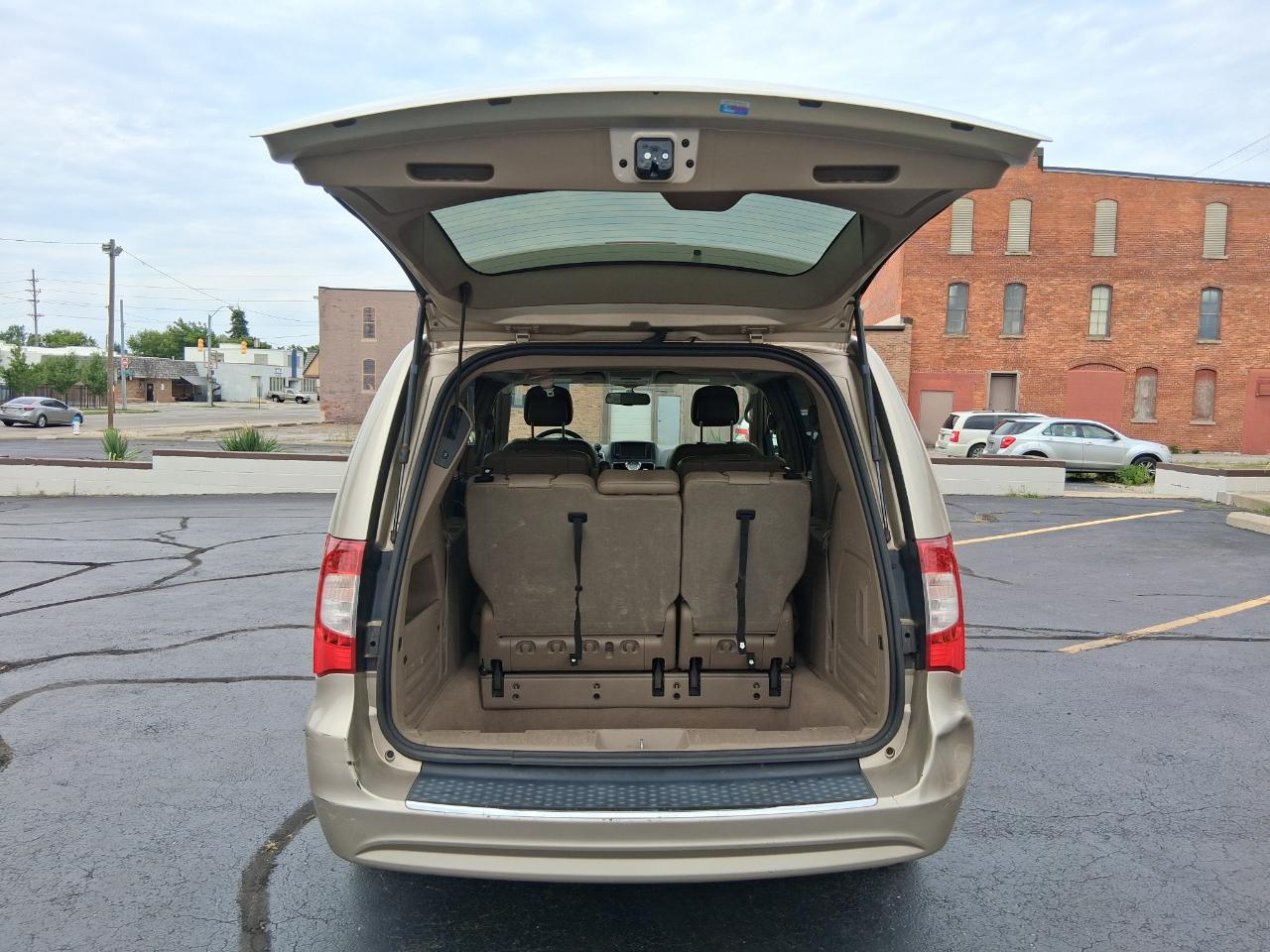 Chrysler Town & Country Touring 2012
