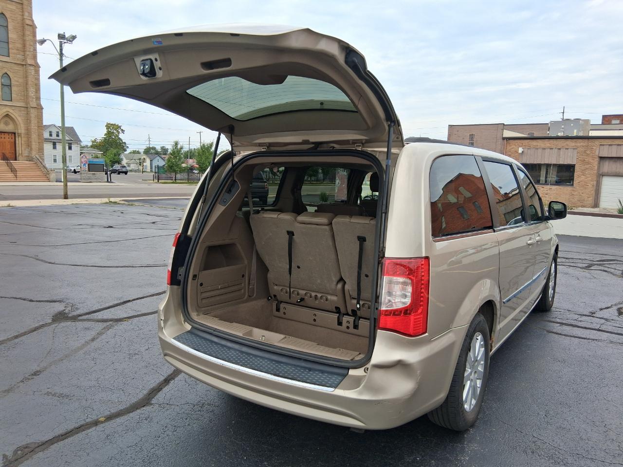 Chrysler Town & Country Touring 2012
