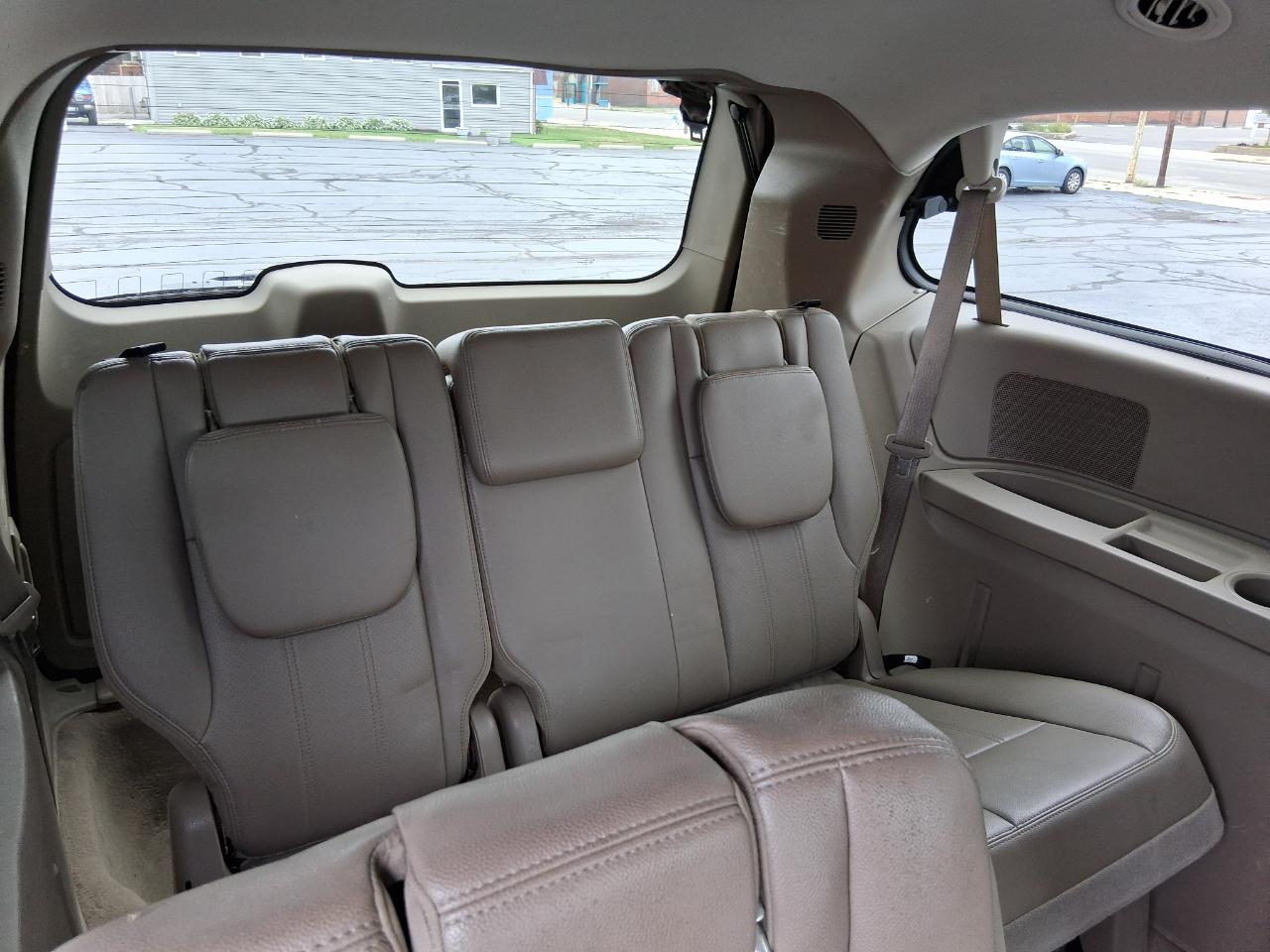 Chrysler Town & Country Touring 2012